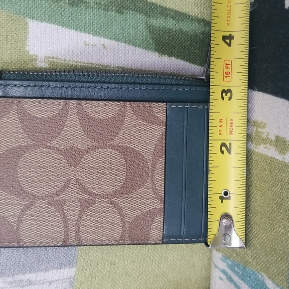 Coach Signature Card Case In Green - Picture 4 of 7
